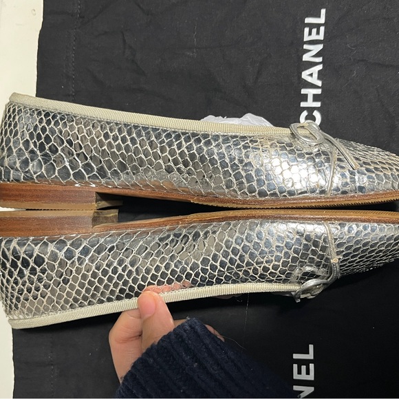 CHANEL Metallic Silver Loafers - Picture 5 of 16